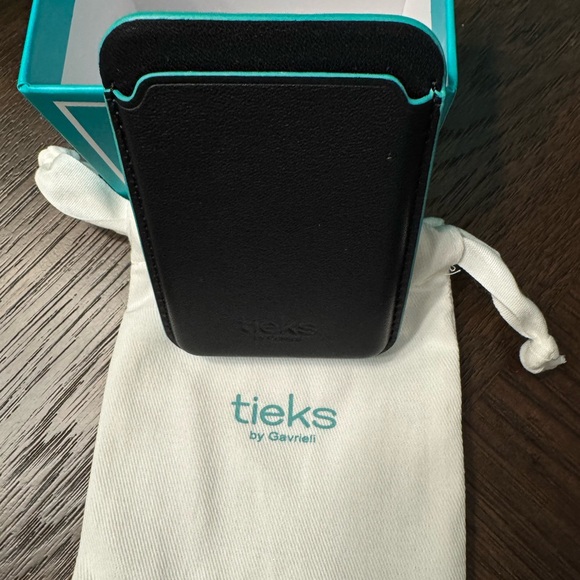 Tieks Black Magnetic Leather Card Holder with Teal Accents (Advent Calendar) - Picture 2 of 3